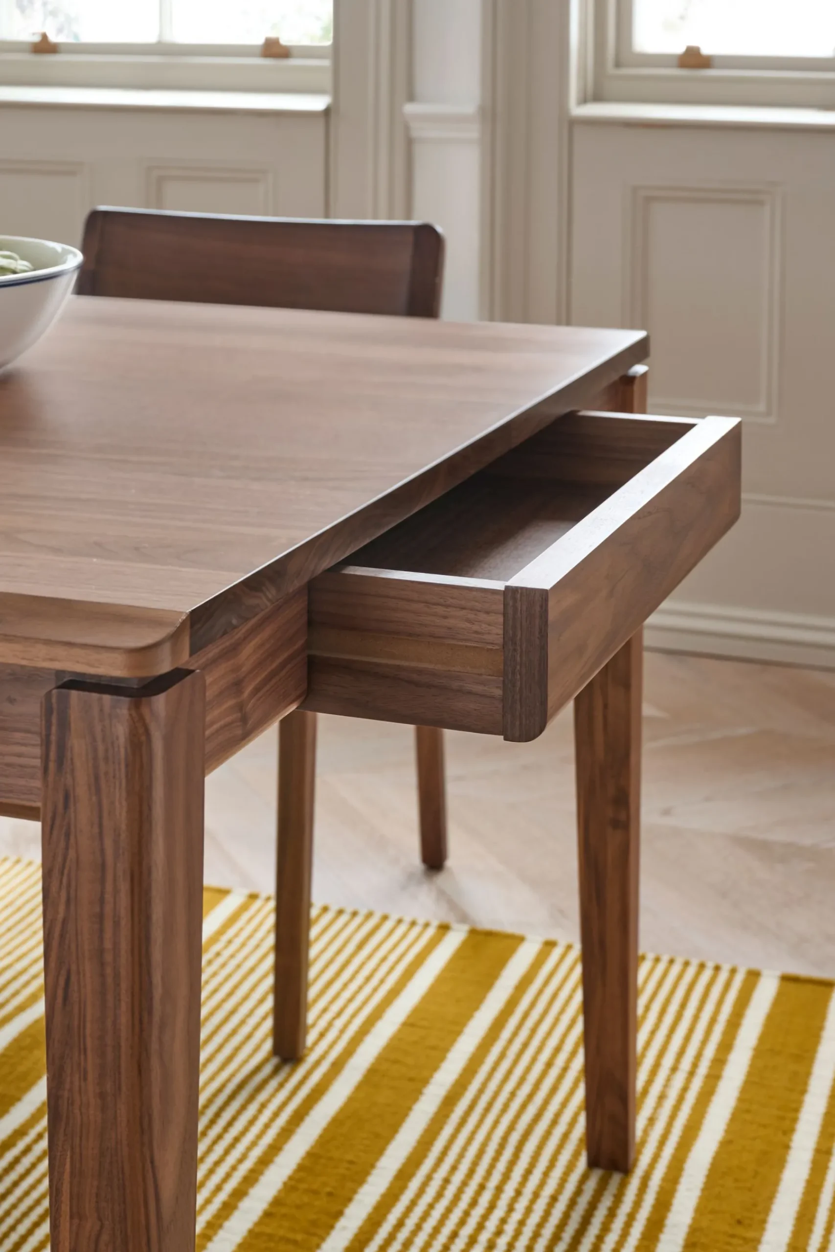 Rectangular 6 to 8 Seater Belgrave Walnut Extending Dining Table*Jasper Conran London Flash Sale