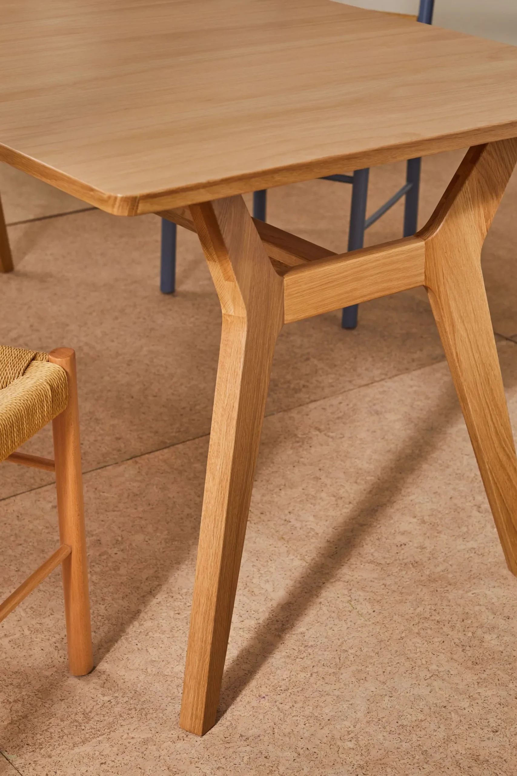 Jenson Extendable 6 to 8 Seater Dining Table*MADE.COM New