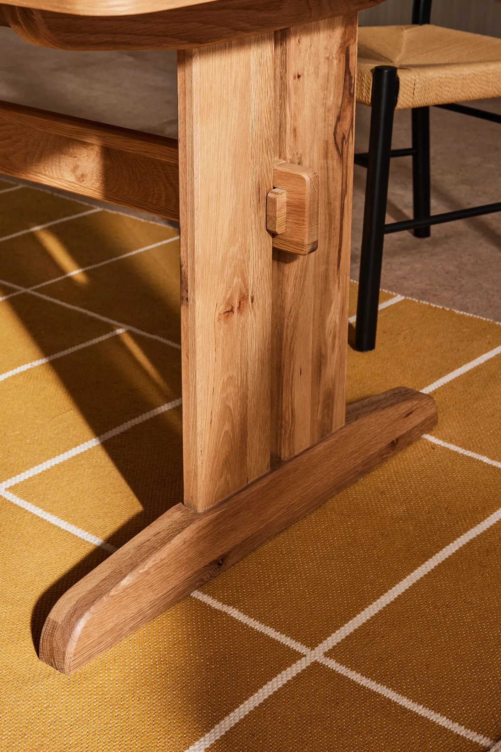 Quinn Dining Table*MADE.COM Sale