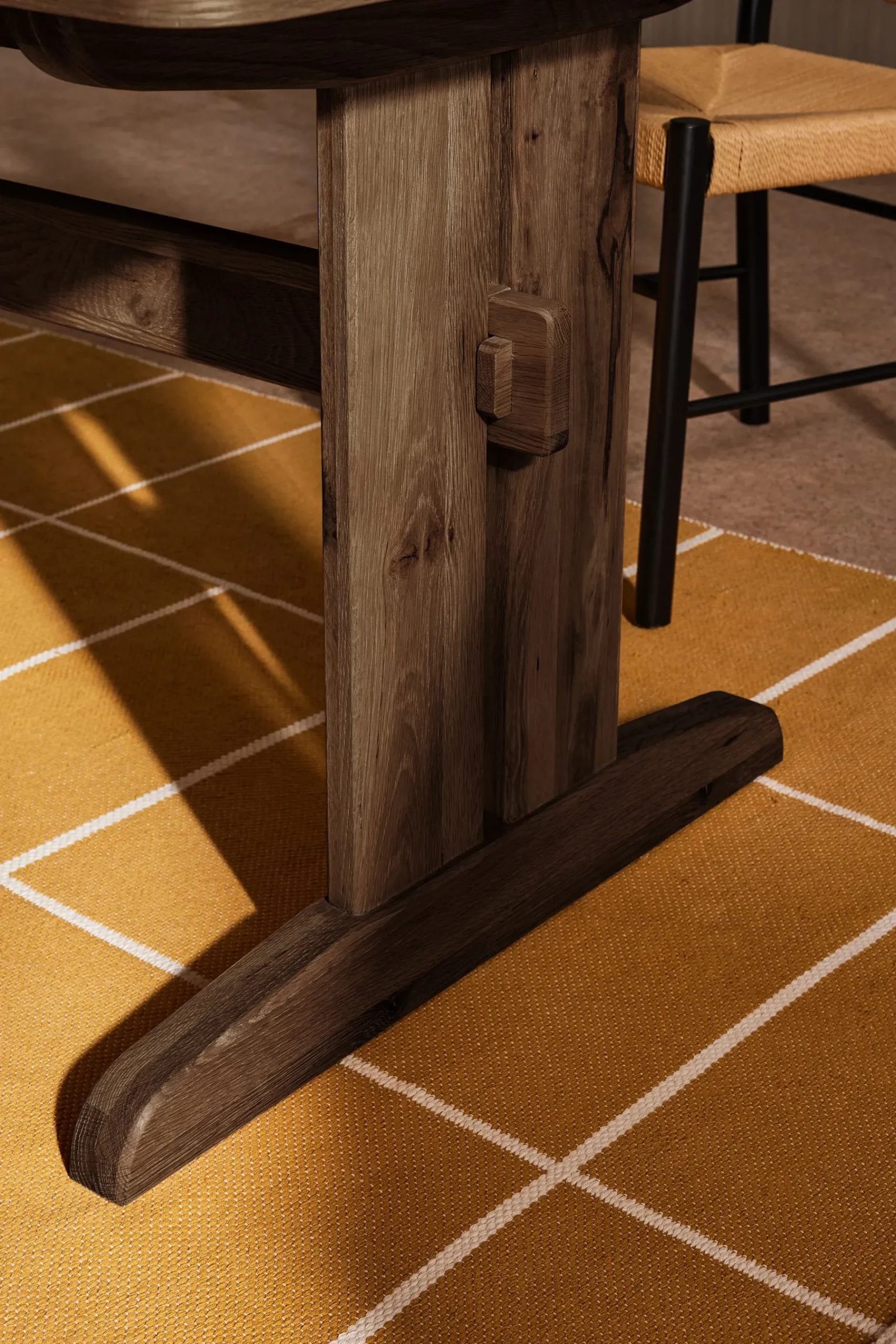 Quinn Dining Table*MADE.COM Sale