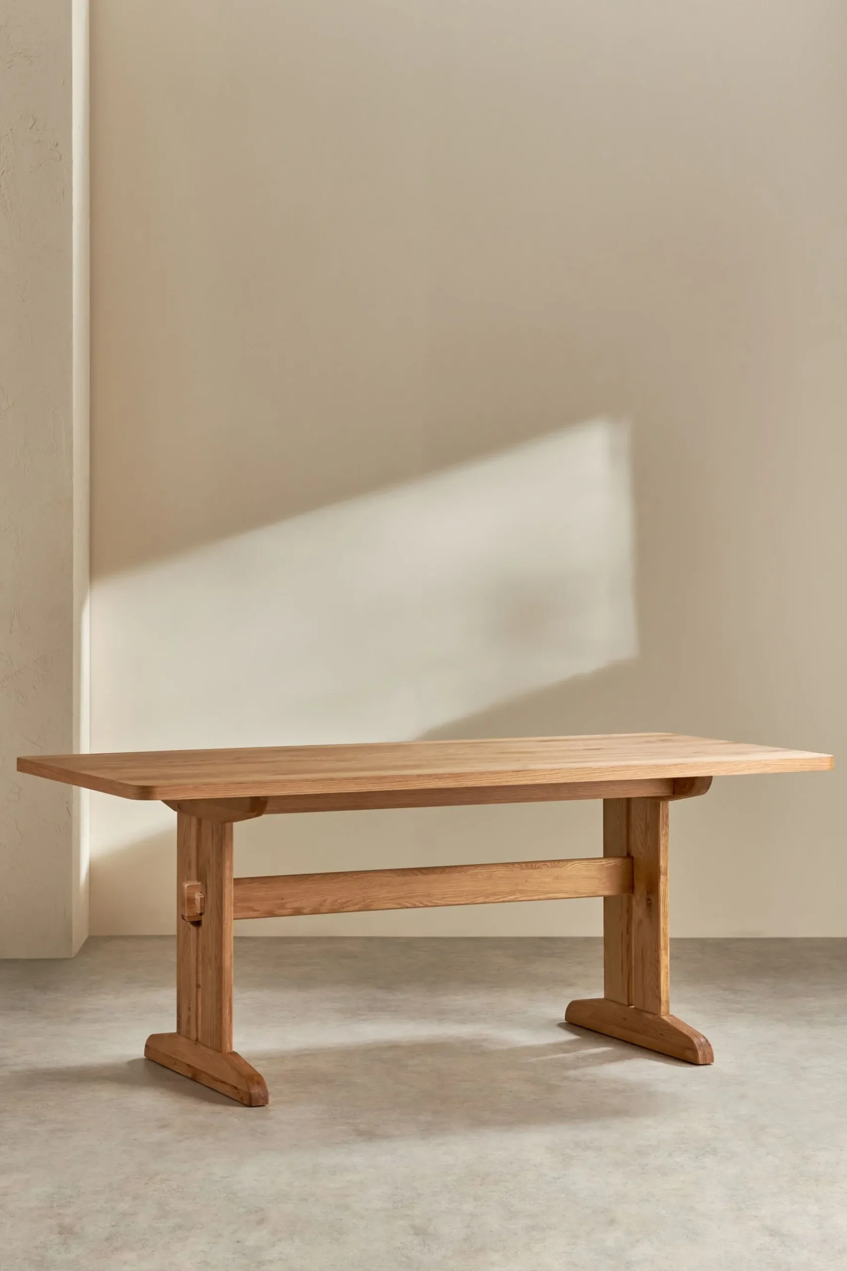 Quinn Dining Table*MADE.COM Hot